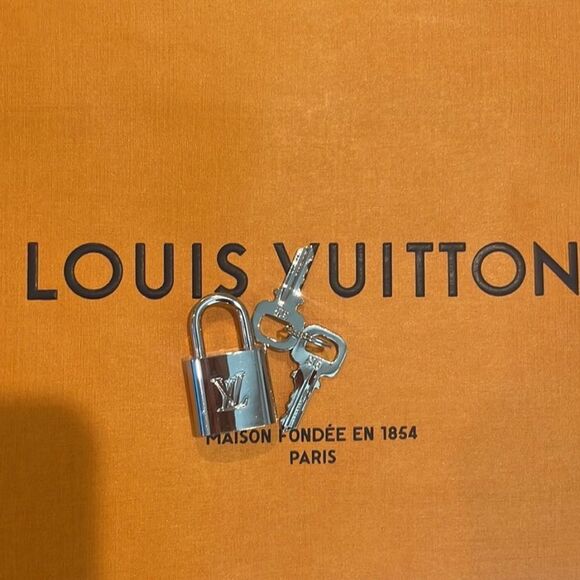 Louis Vuitton Silver Lock and Key - Picture 2 of 5